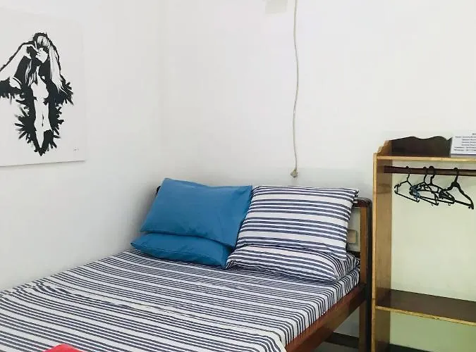 Queen\'S Room Rental 3